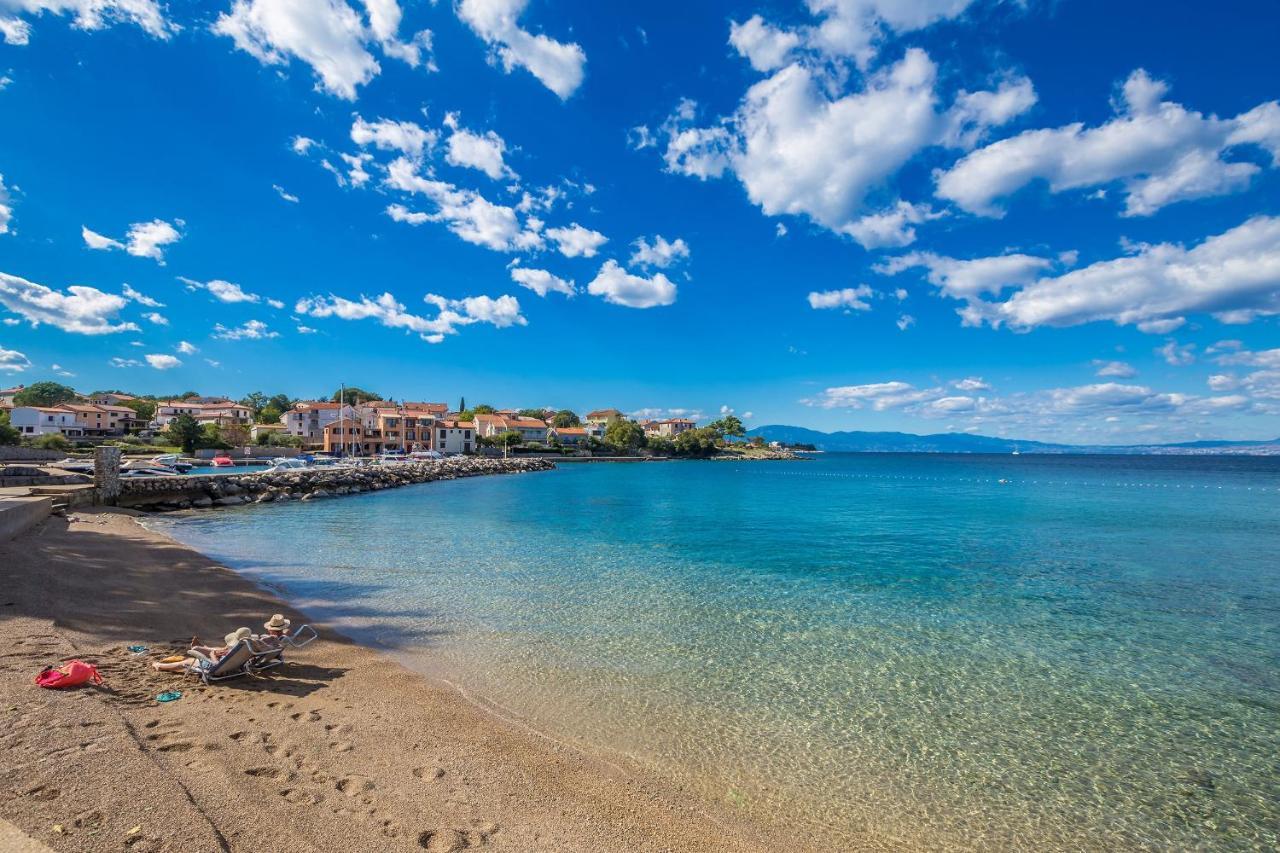 Apartments With A Parking Space Vantacici, Krk - 18476 Малинска Экстерьер фото